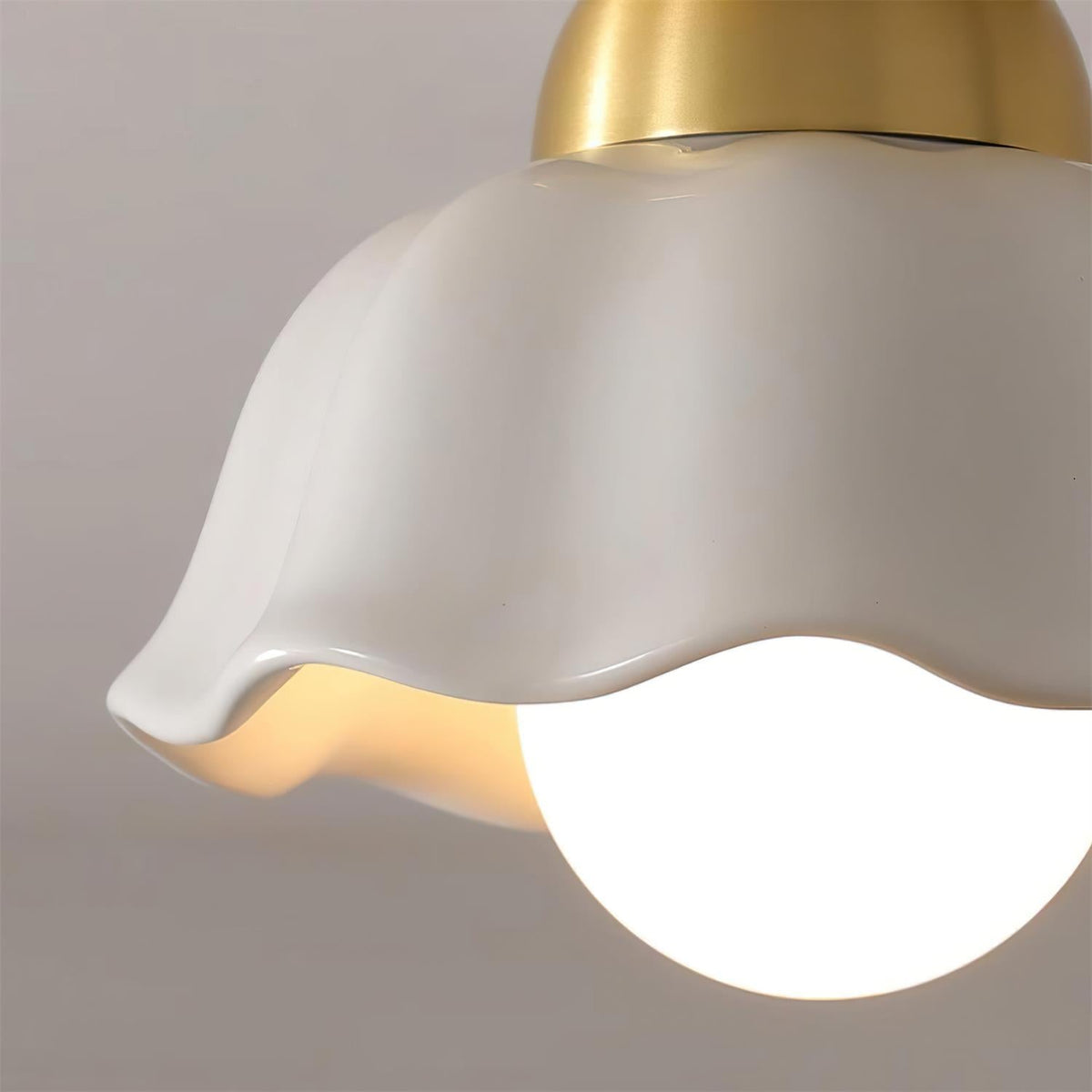 Velaniella Ceiling Light