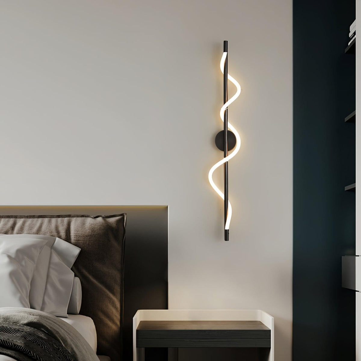 Nivelo Sculptural Brass Silicone Wall Lamp