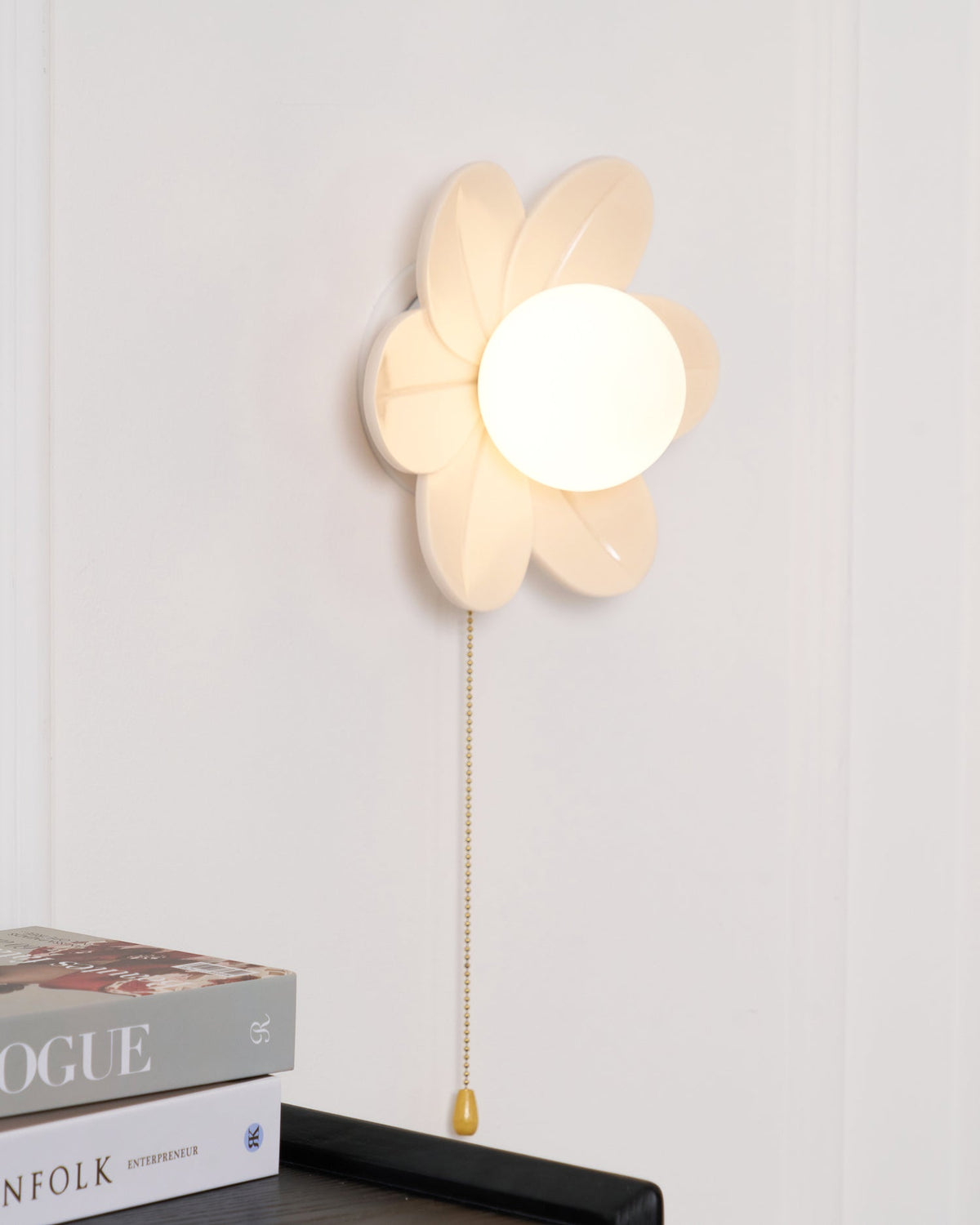 Bov Nordic Art Flowers Resin Wall Lamp