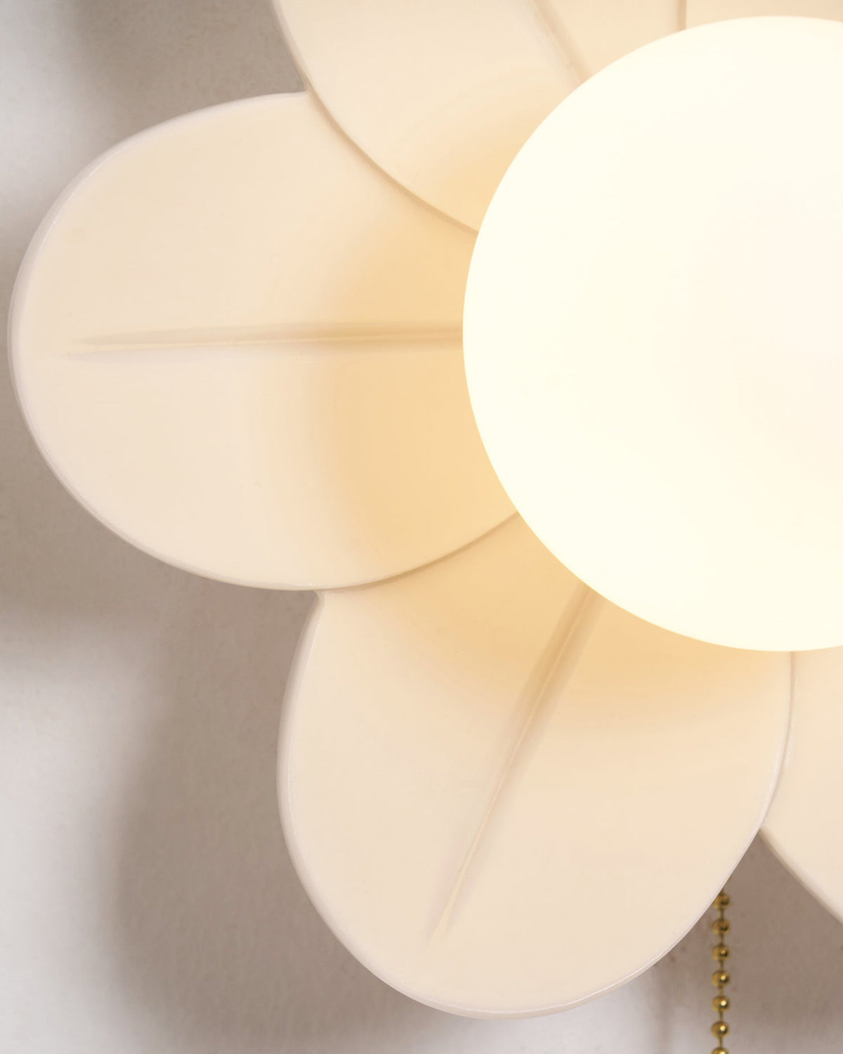 Bov Nordic Art Flowers Resin Wall Lamp