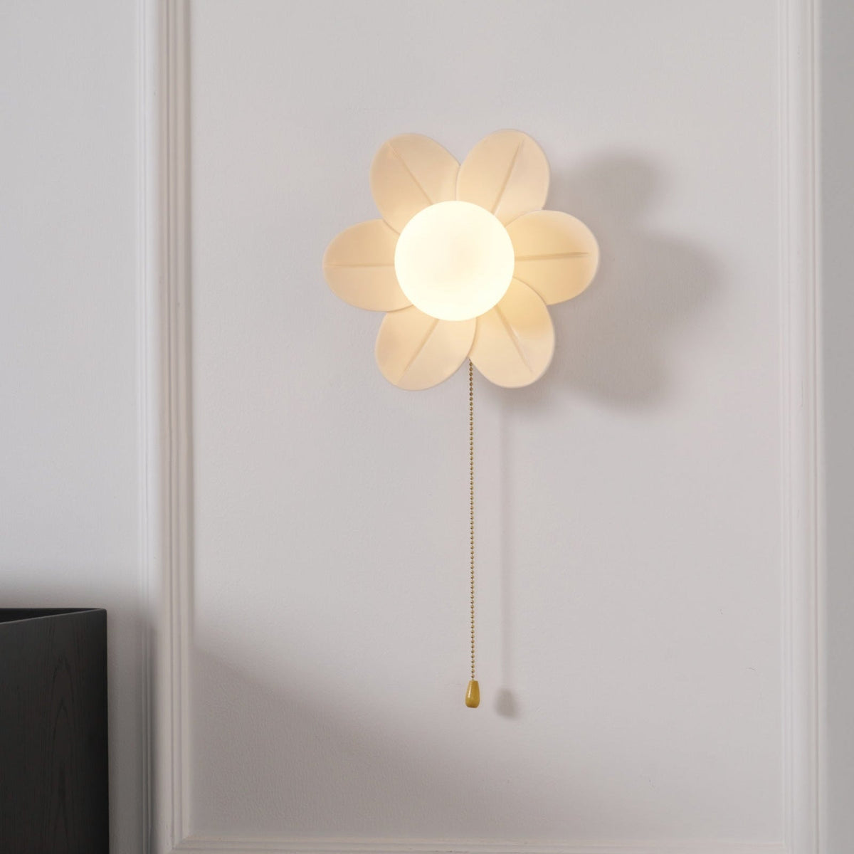 Bov Nordic Art Flowers Resin Wall Lamp