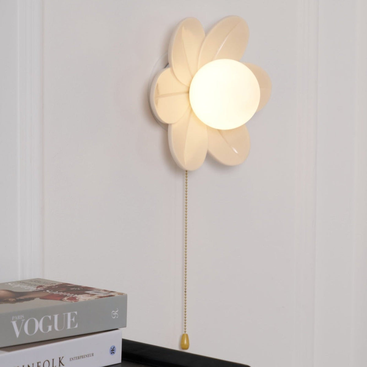 Bov Nordic Art Flowers Resin Wall Lamp