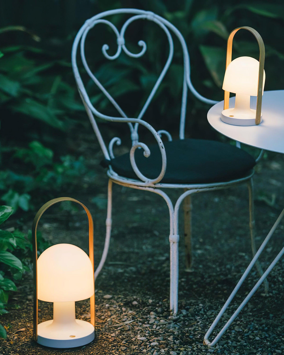Elaanelle Table Lamp
