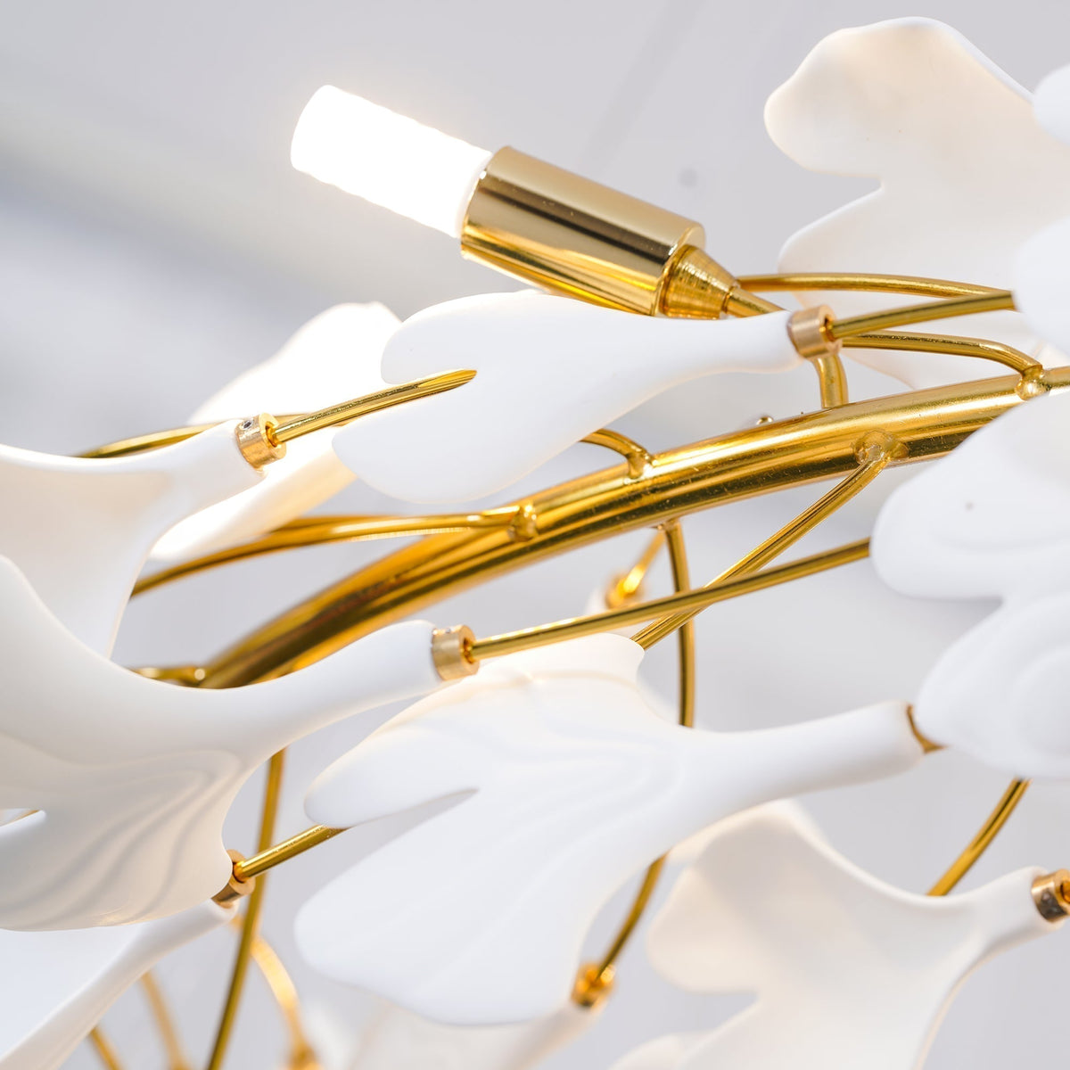 Motadedo Modern Golden LED Chandelier Ceramic