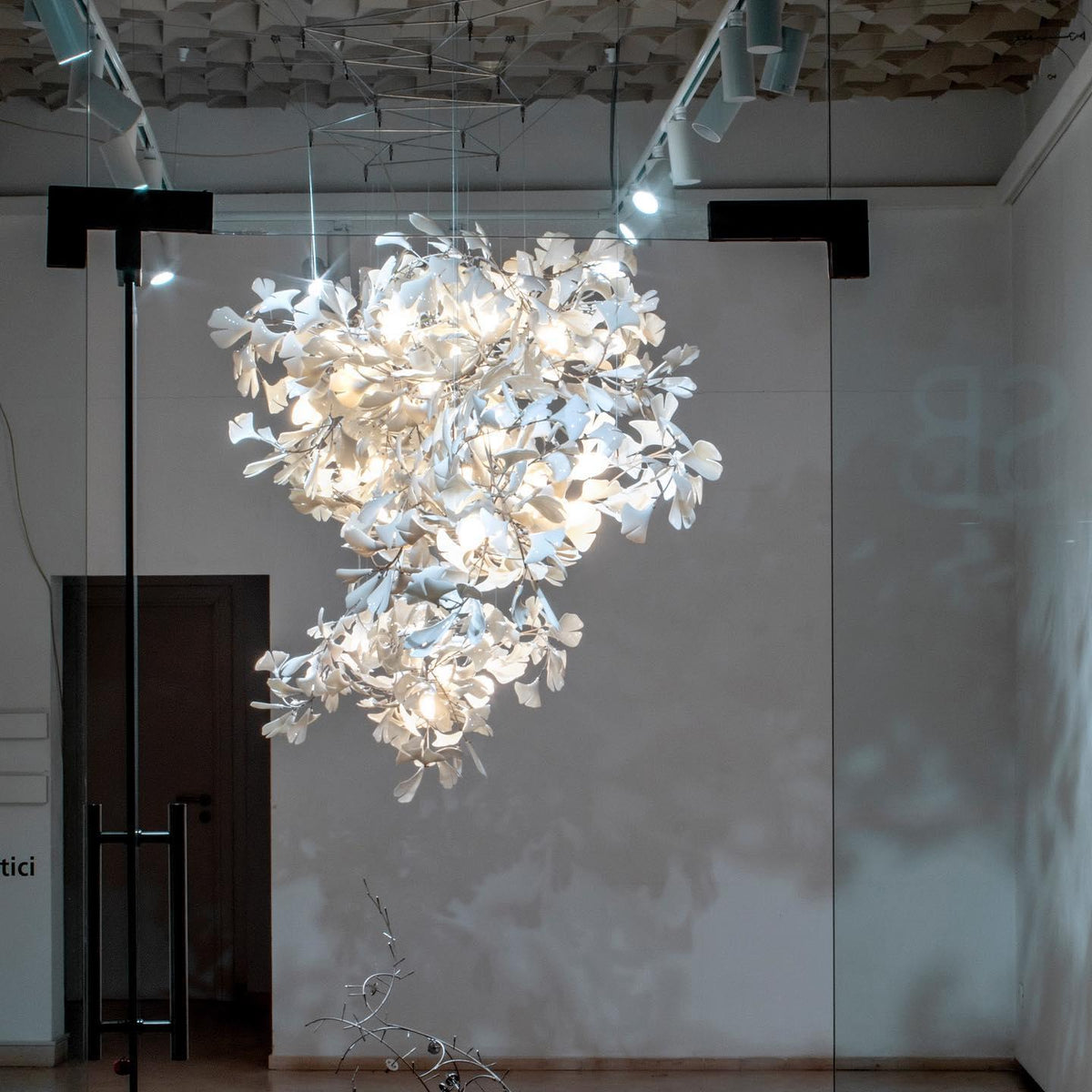 Ceroraine Chandelier Gingko A Porcelain LED Modern