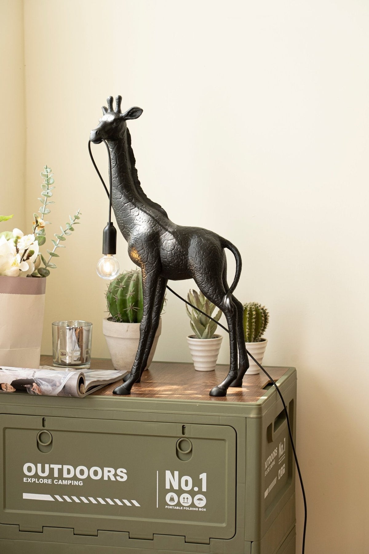 Fexl Luxurious Giraffe Royale Sculpture Floor Lamp