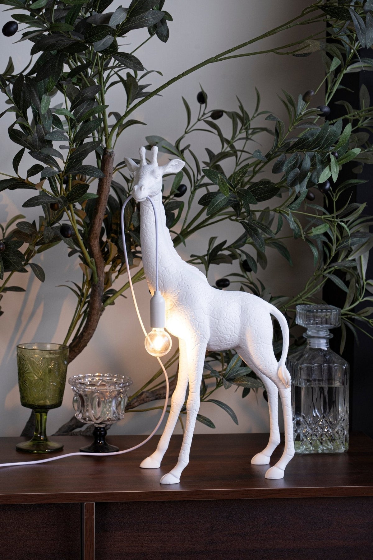 Fexl Luxurious Giraffe Royale Sculpture Floor Lamp