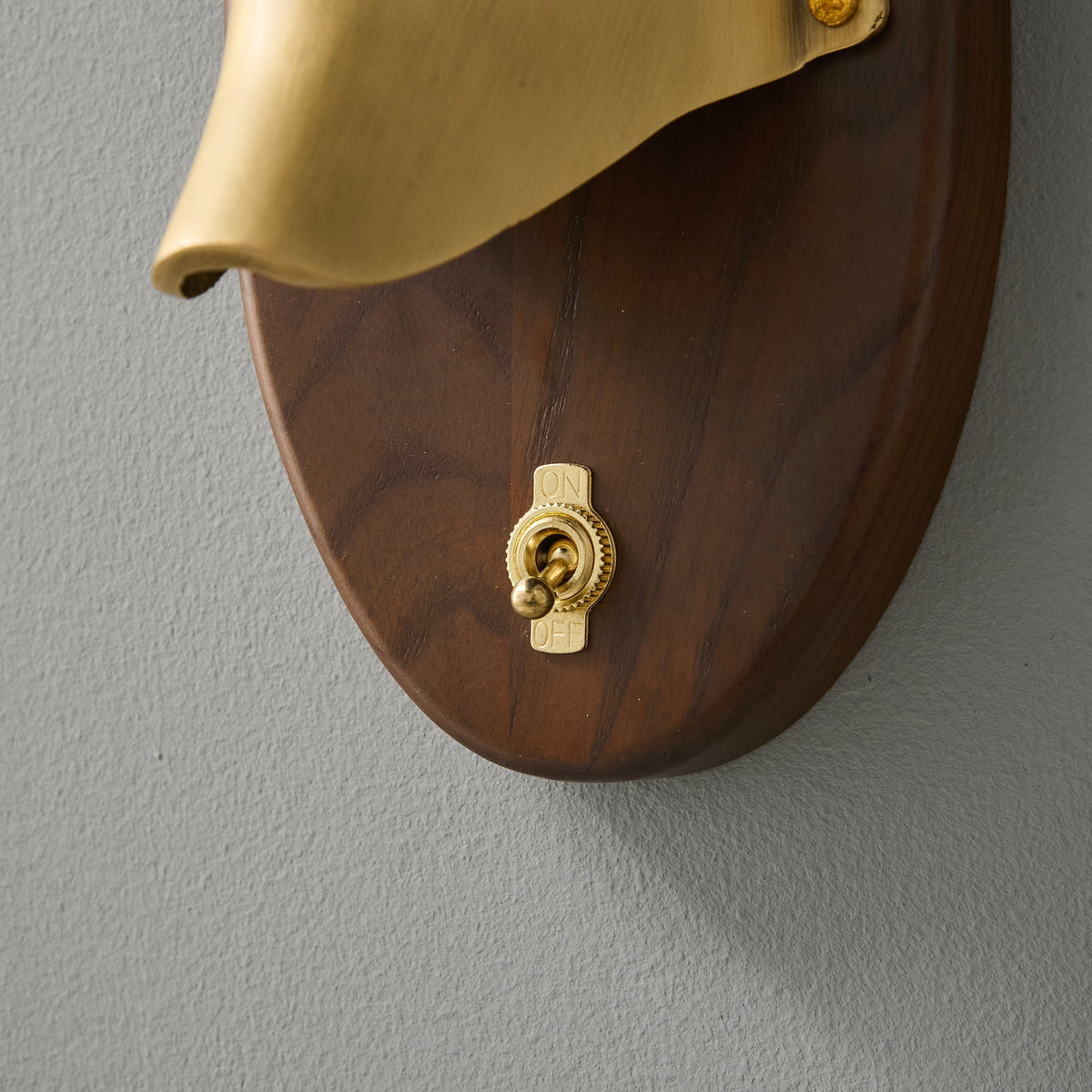 Aurev Ovale Wall Lamp