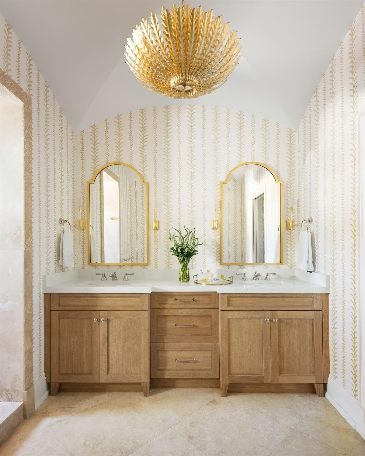 Geyon Chandelier