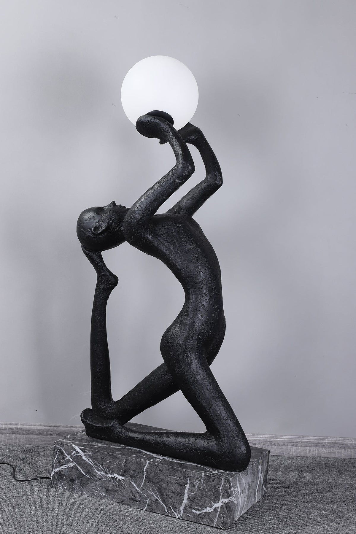 Evvinyra Contorted Black Floor Lamp