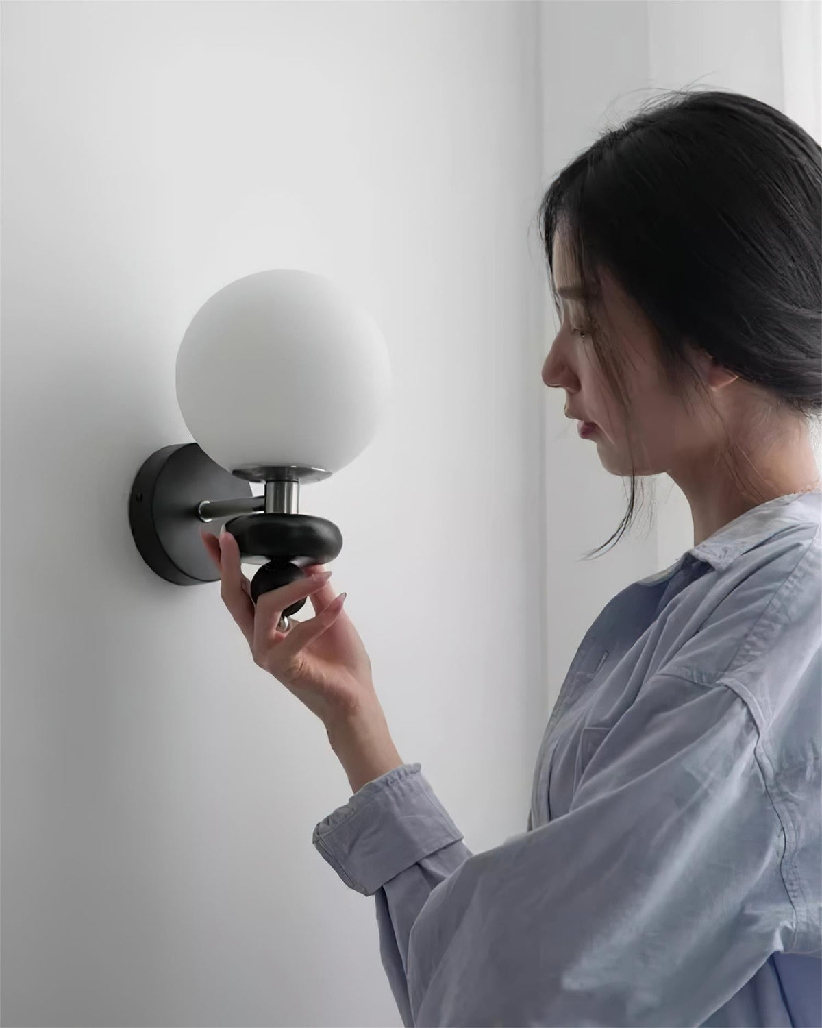 Lumueria Modern Globe Wall Lamp