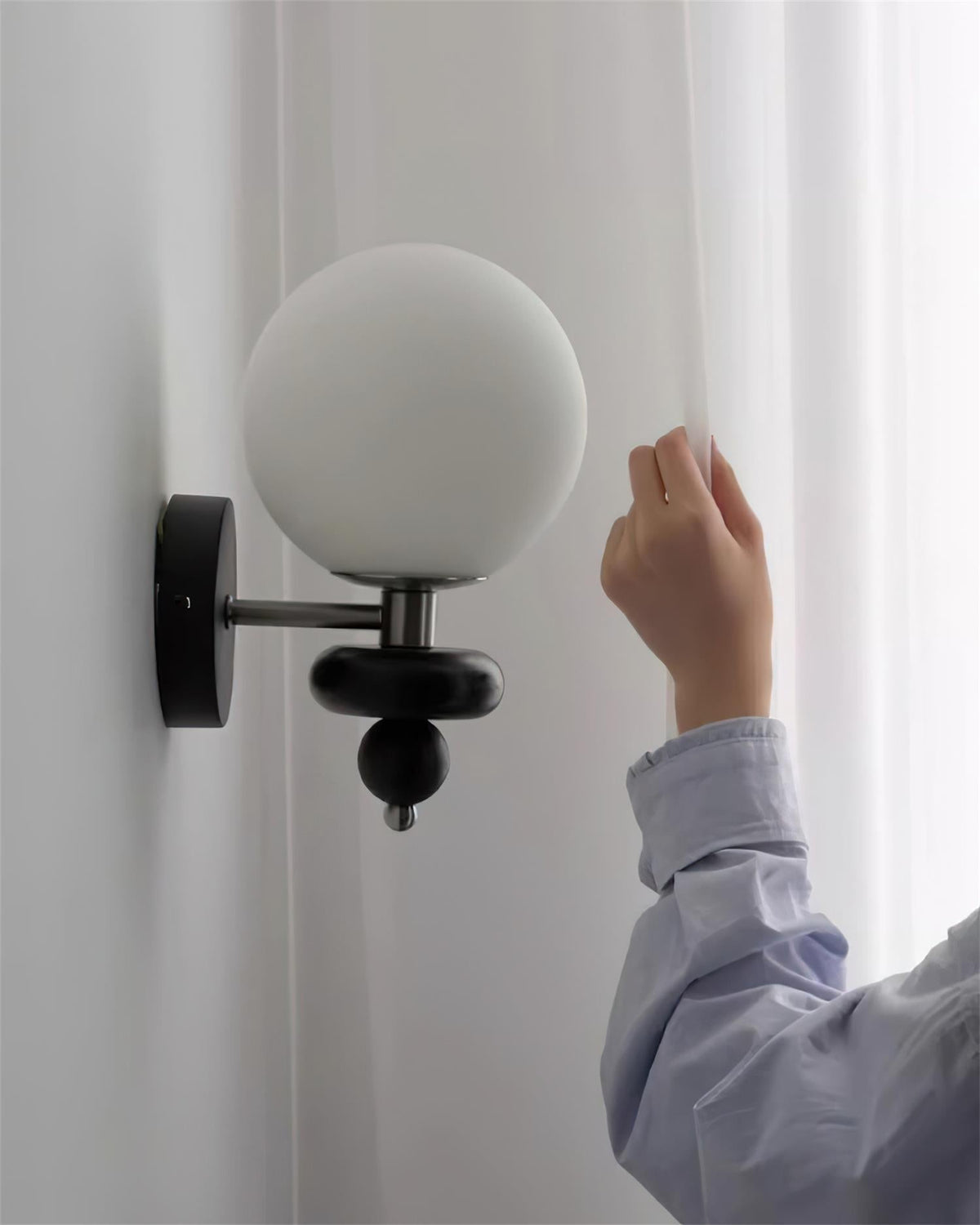 Lumueria Modern Globe Wall Lamp