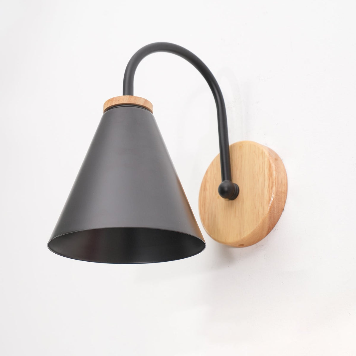 Ravegor Nordic Wood Wall Lamp