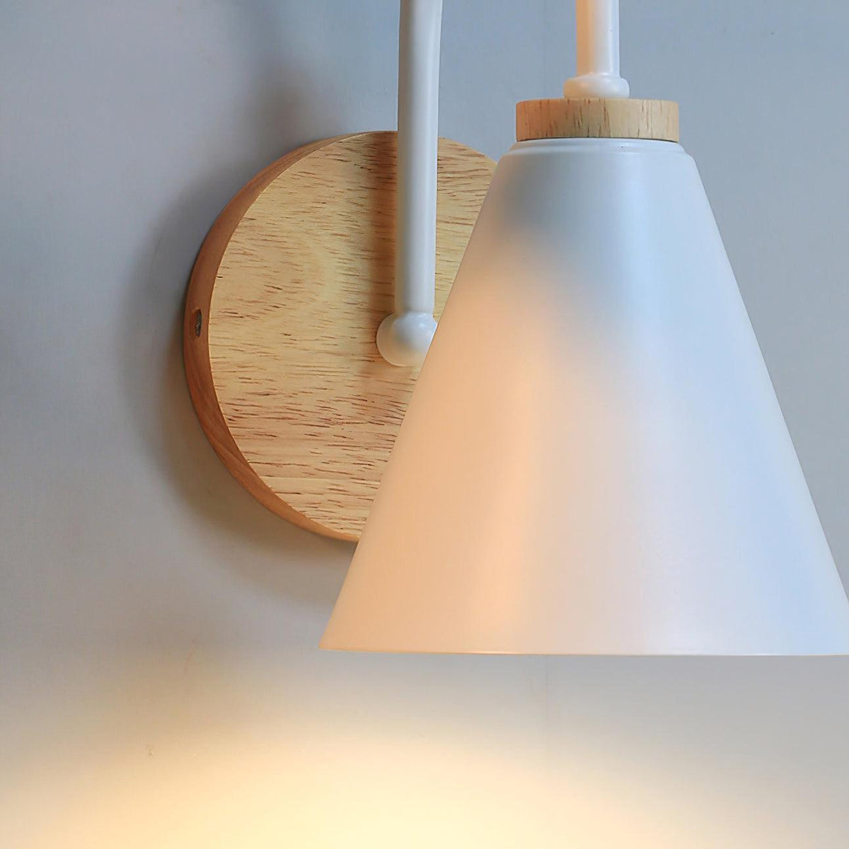 Ravegor Nordic Wood Wall Lamp