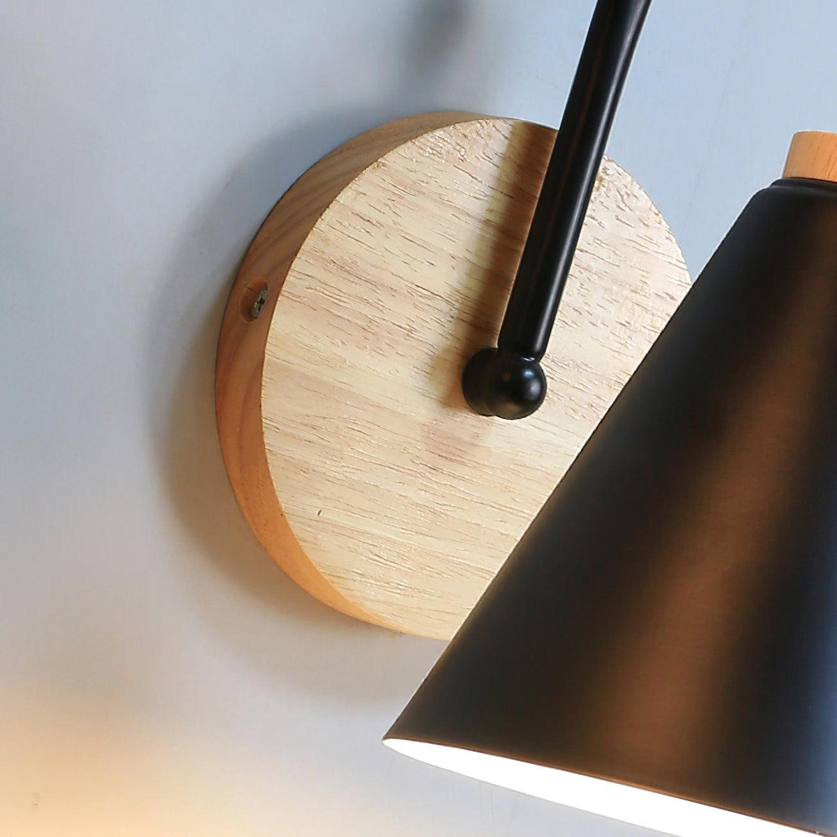 Ravegor Nordic Wood Wall Lamp