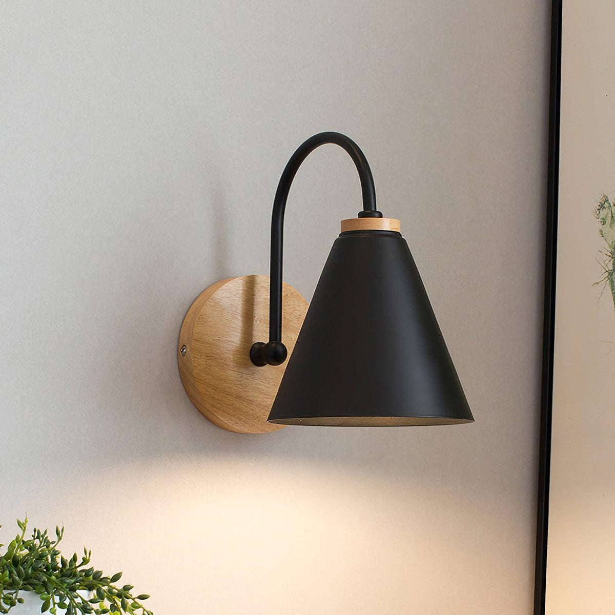 Ravegor Nordic Wood Wall Lamp