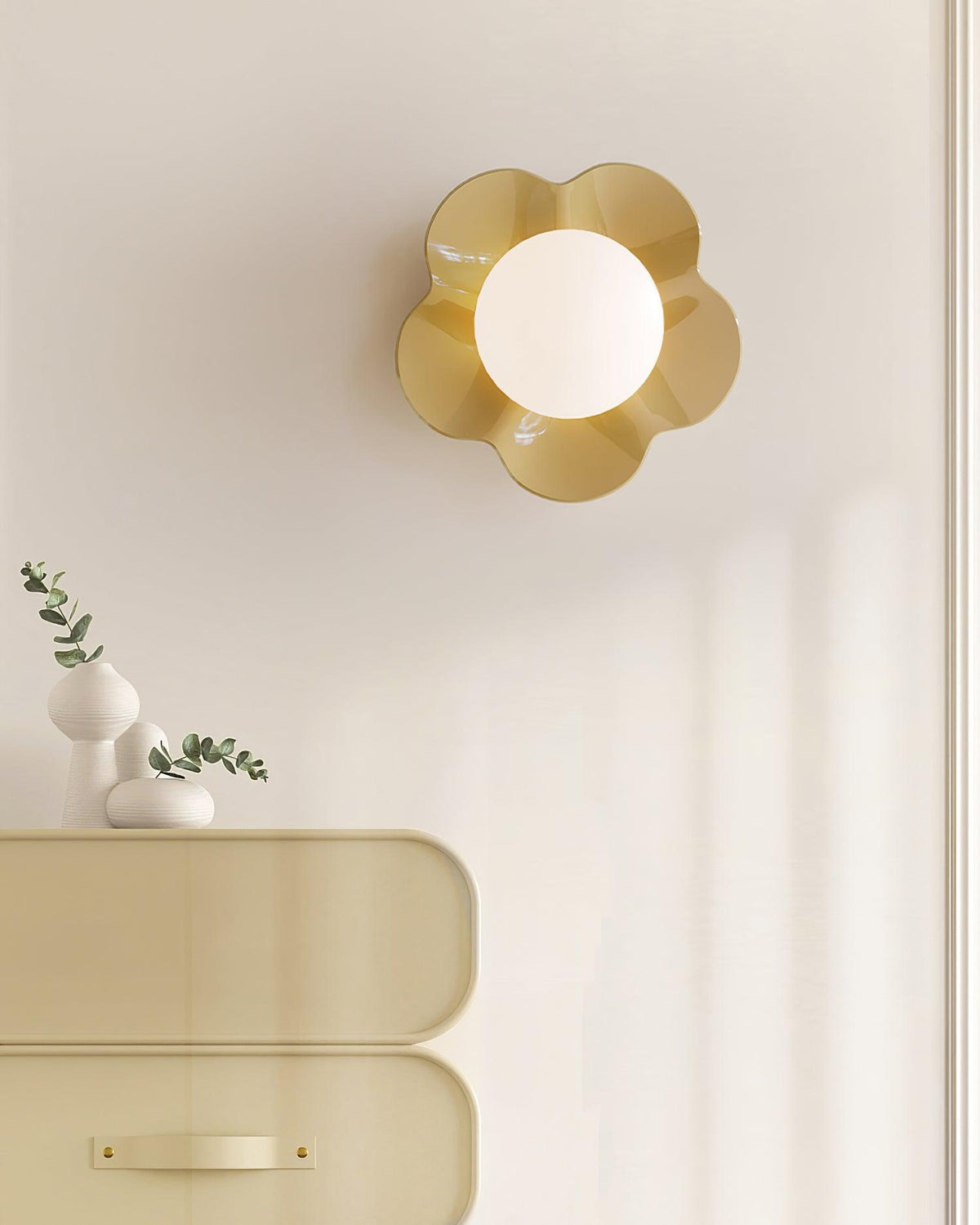 Petalia Wall Lamp