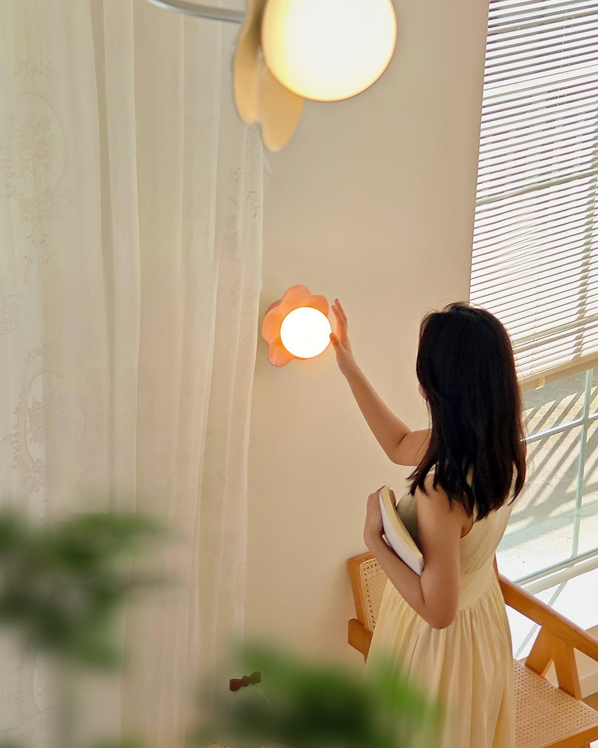 Petalia Wall Lamp