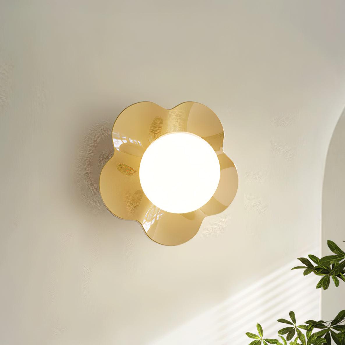 Petalia Wall Lamp