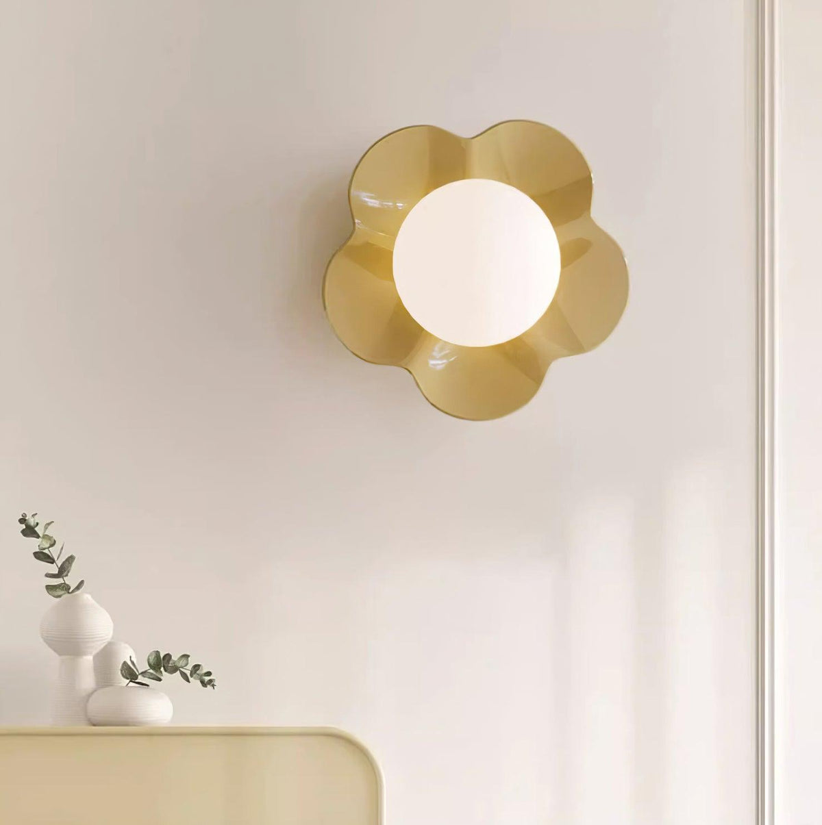 Petalia Wall Lamp