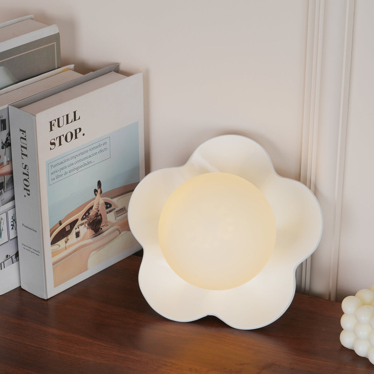 Petalia Wall Lamp