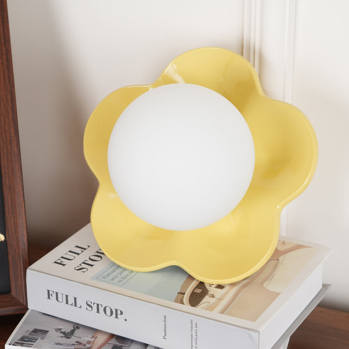 Petalia Wall Lamp