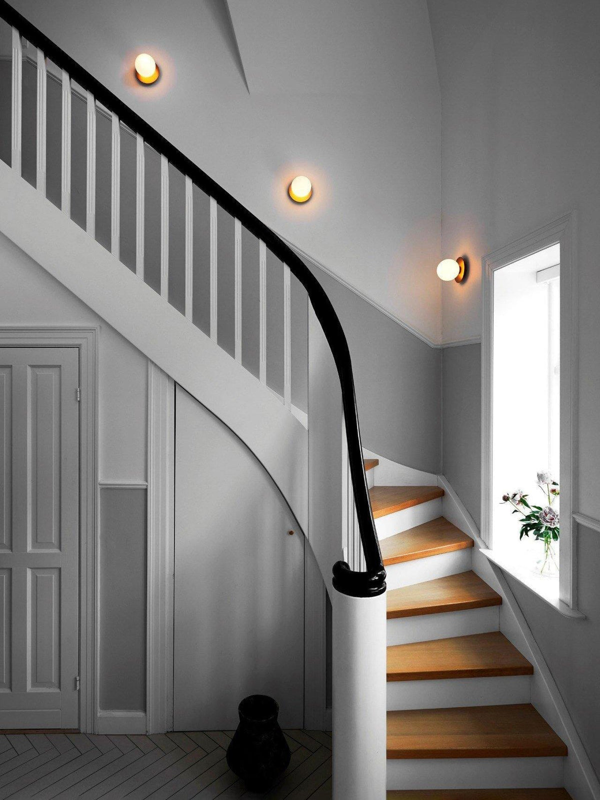 Nifte Wall Lamp Disc Globe Minimalist