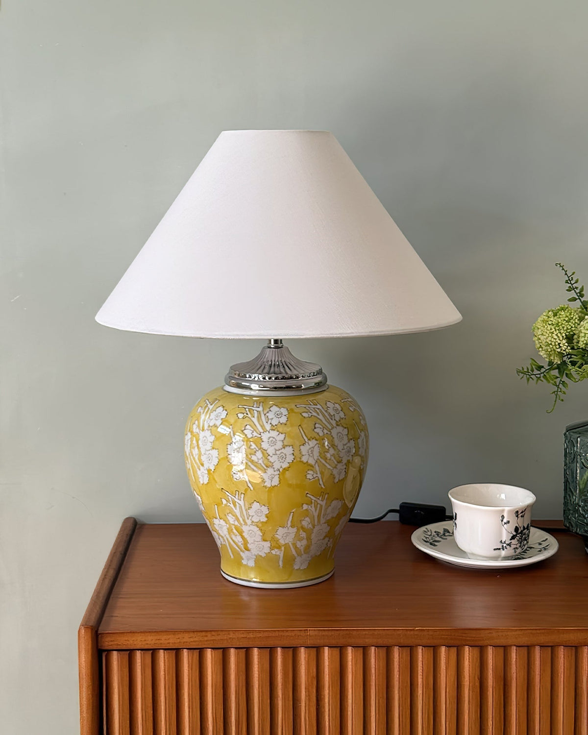 Viraarira Table Lamp