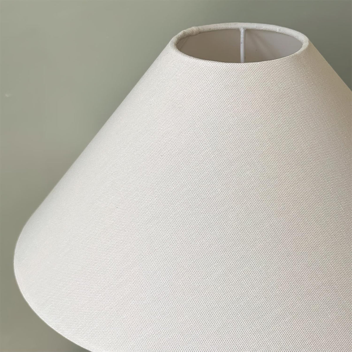 Viraarira Table Lamp