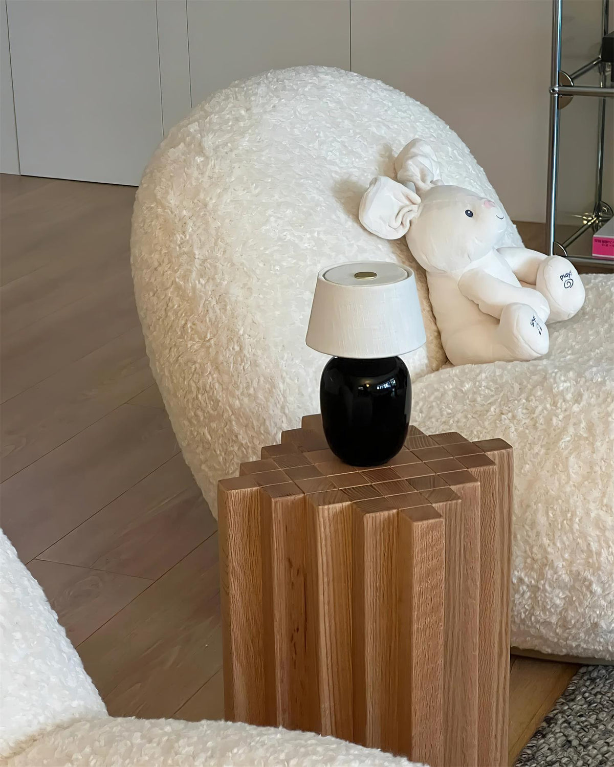Viraiselia Table Lamp