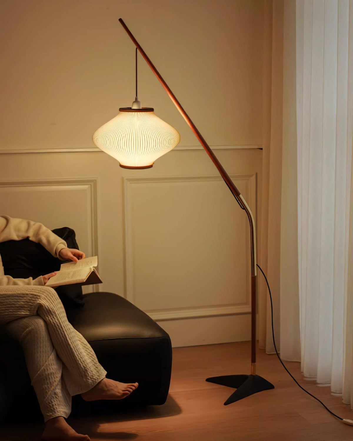 Elairira Floor Lamp