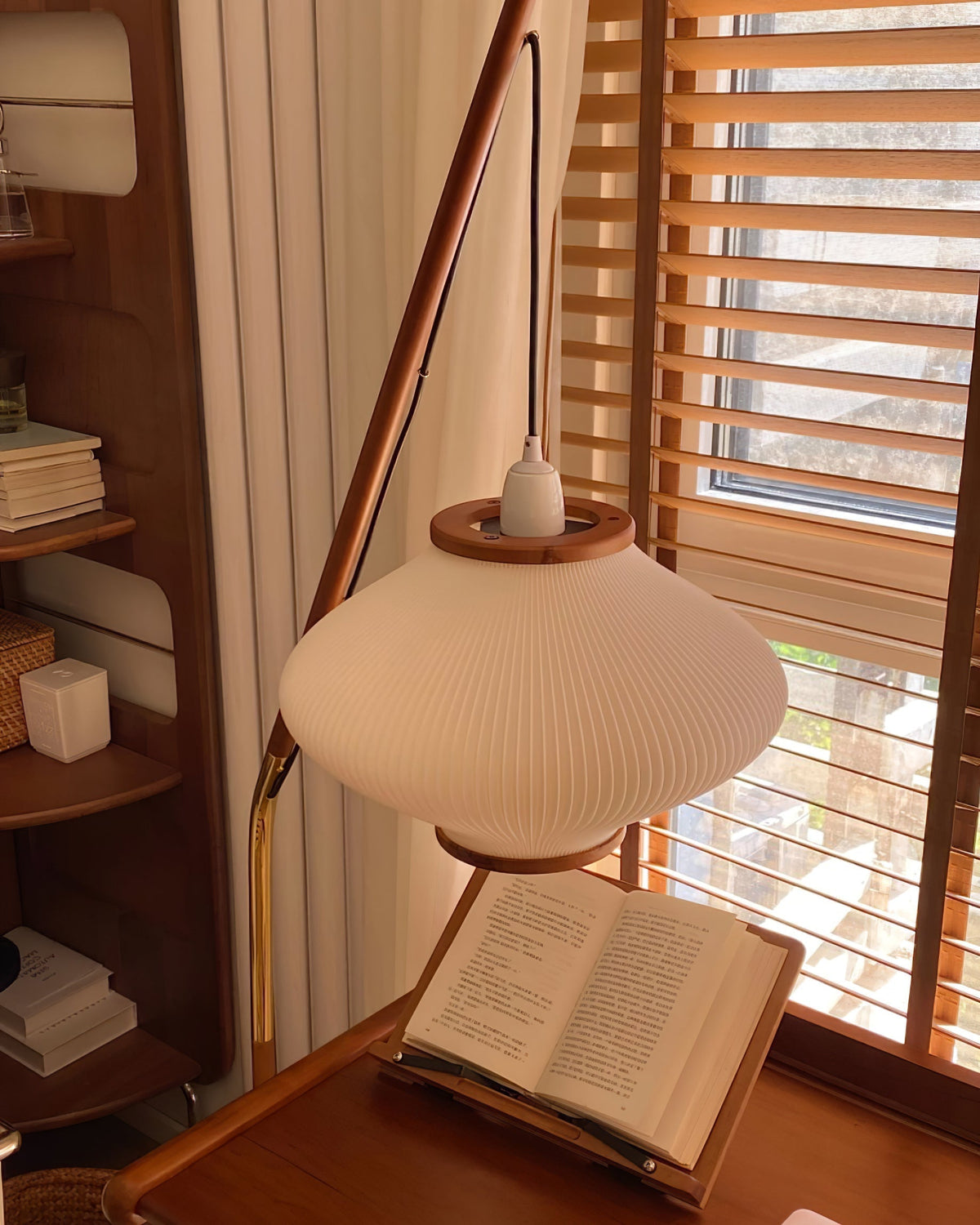 Elairira Floor Lamp