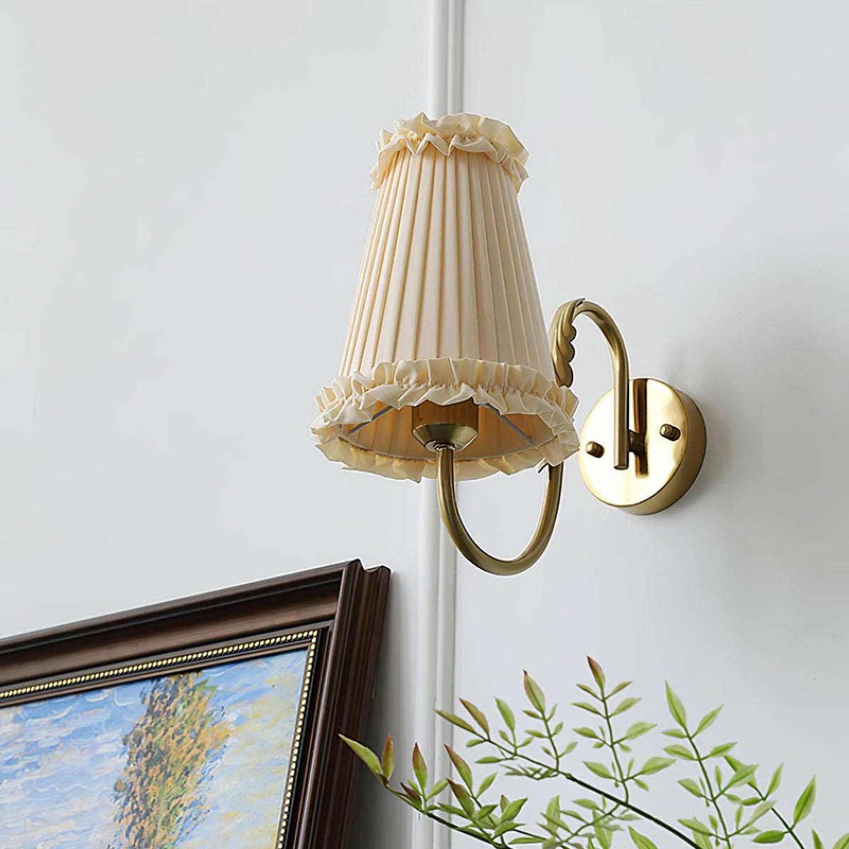 Mcveigh Refined Vintage Gold Finish Wall Lamp