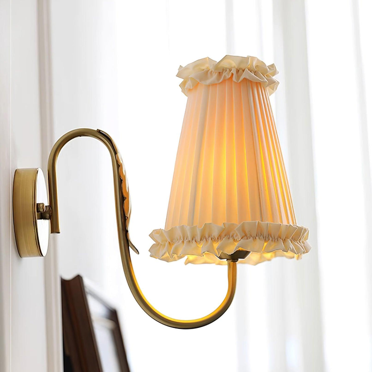 Mcveigh Refined Vintage Gold Finish Wall Lamp