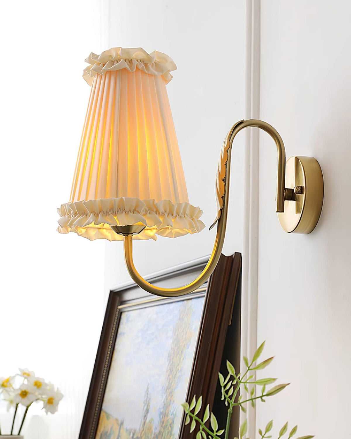 Mcveigh Refined Vintage Gold Finish Wall Lamp