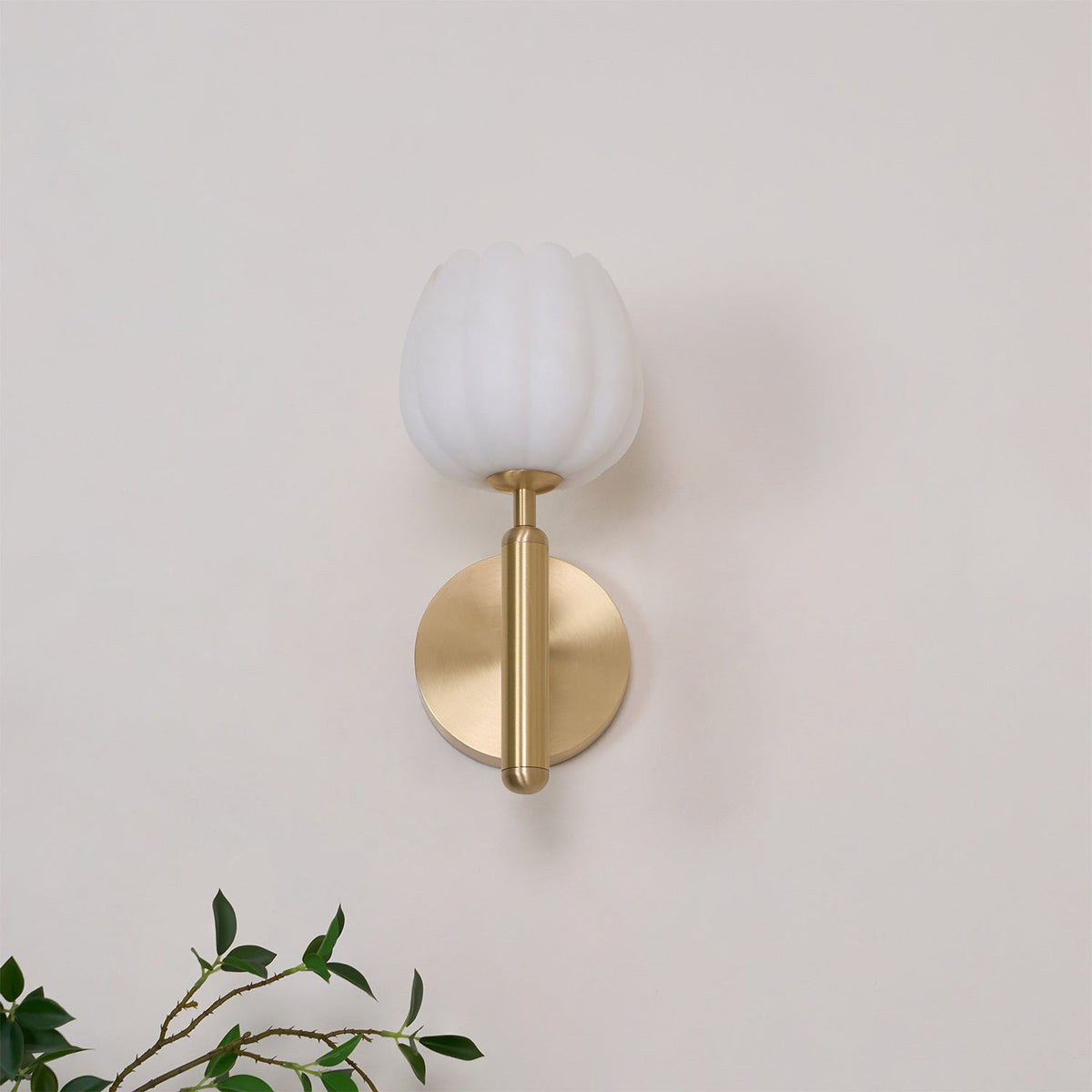 Nivarina Floral Alabaster Brass Wall Light