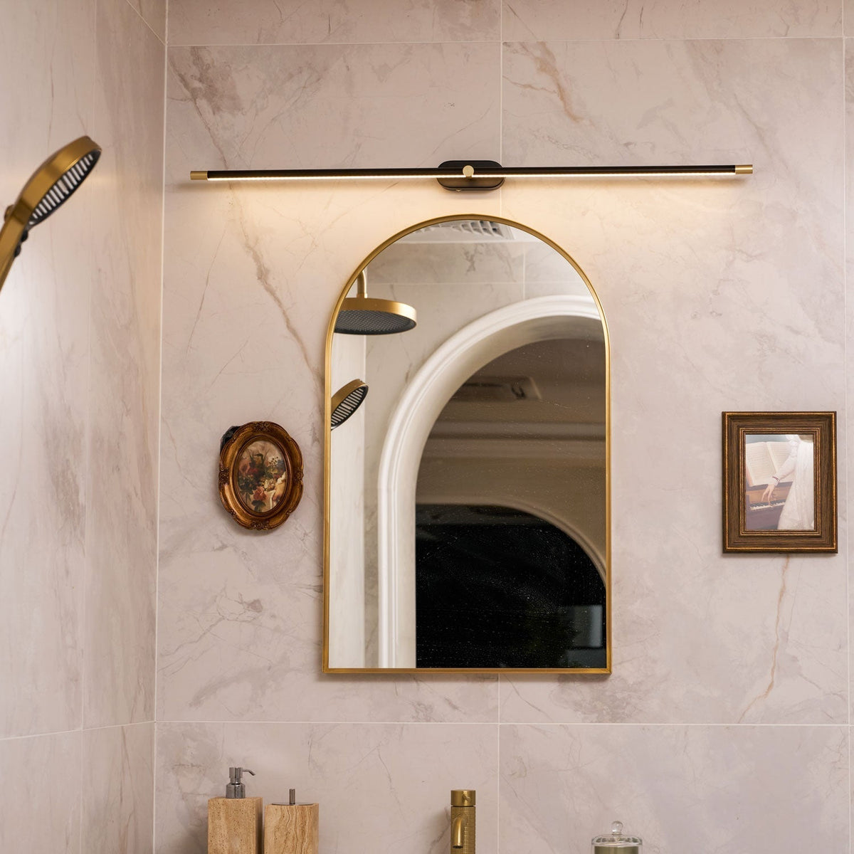 Viraaielle Wall Lamp