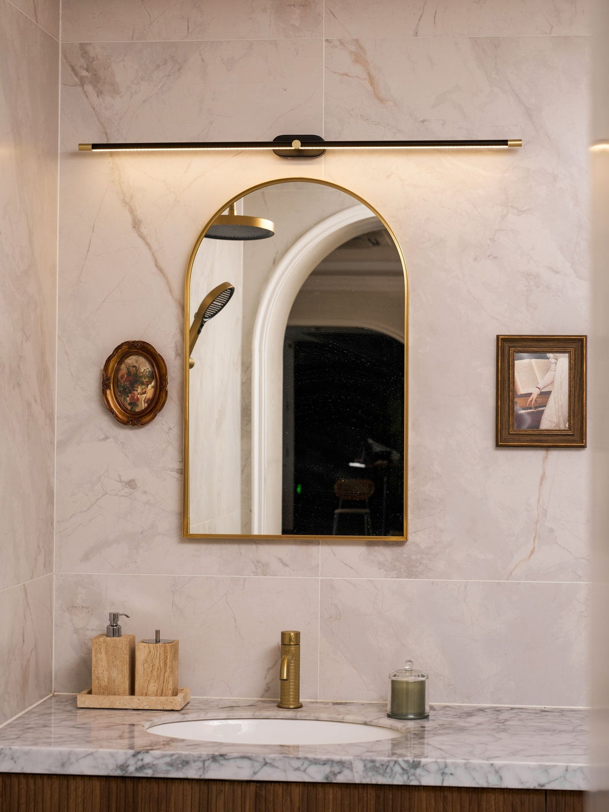 Viraaielle Wall Lamp