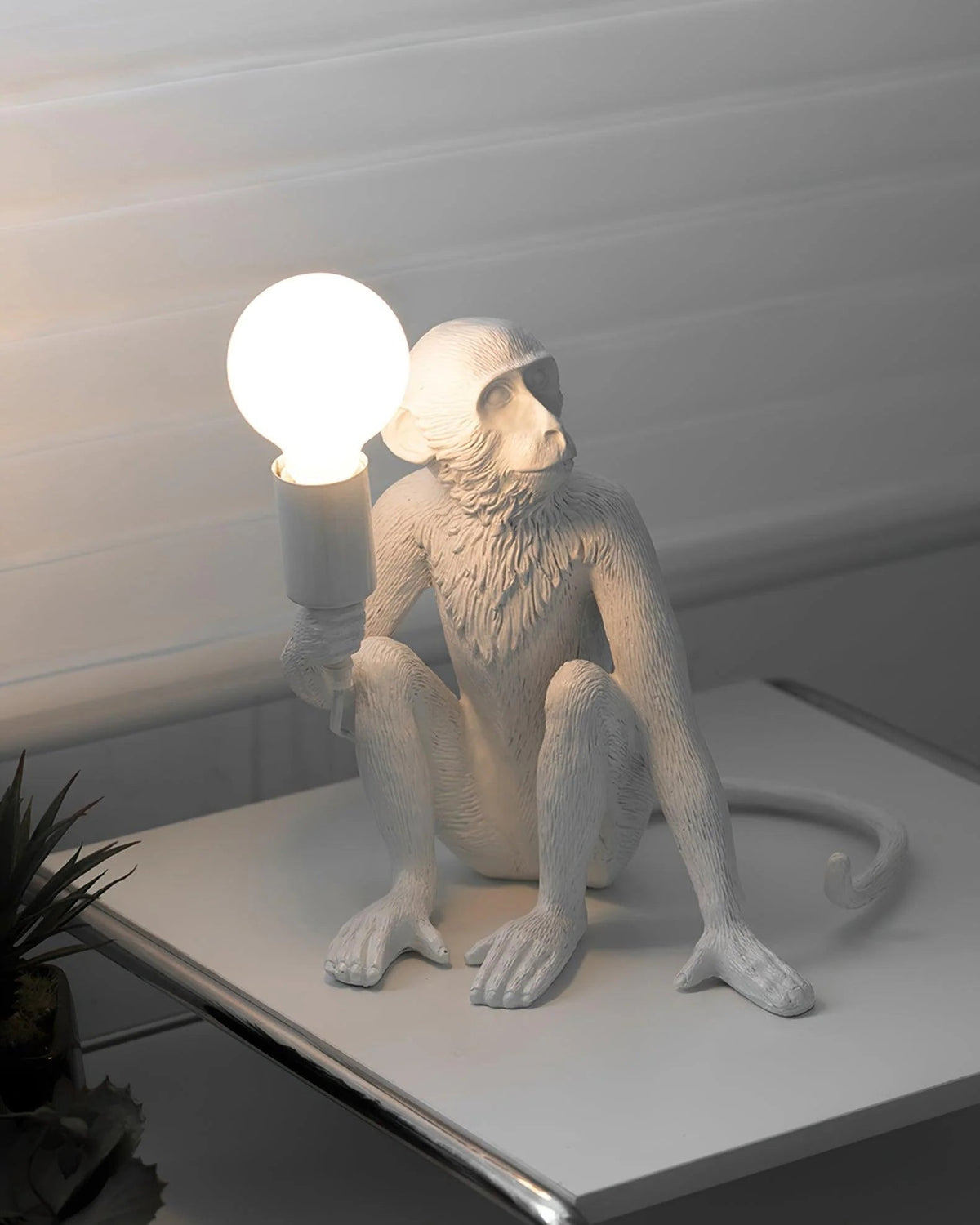 Velaeria Table Lamp