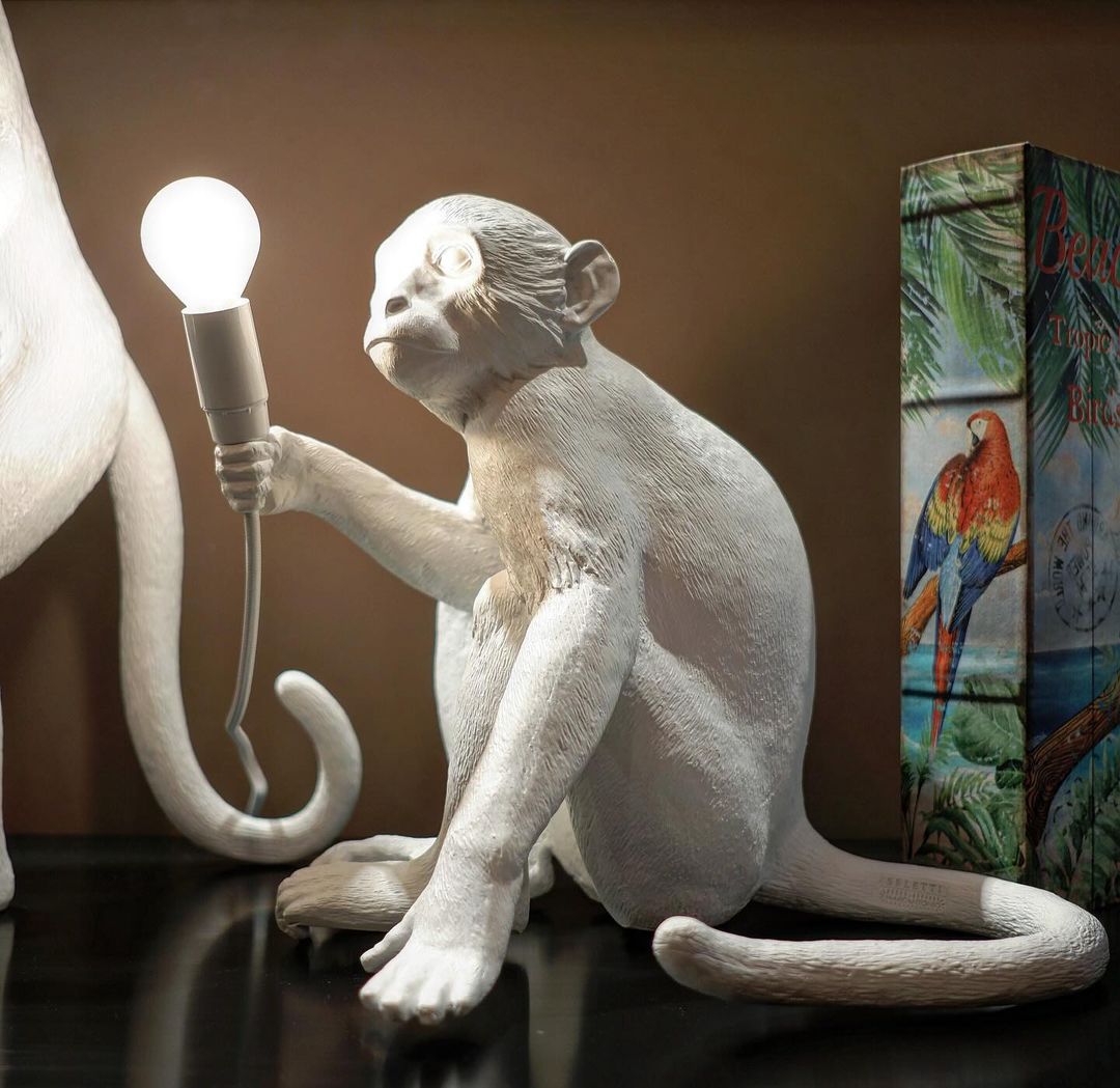Velaeria Table Lamp