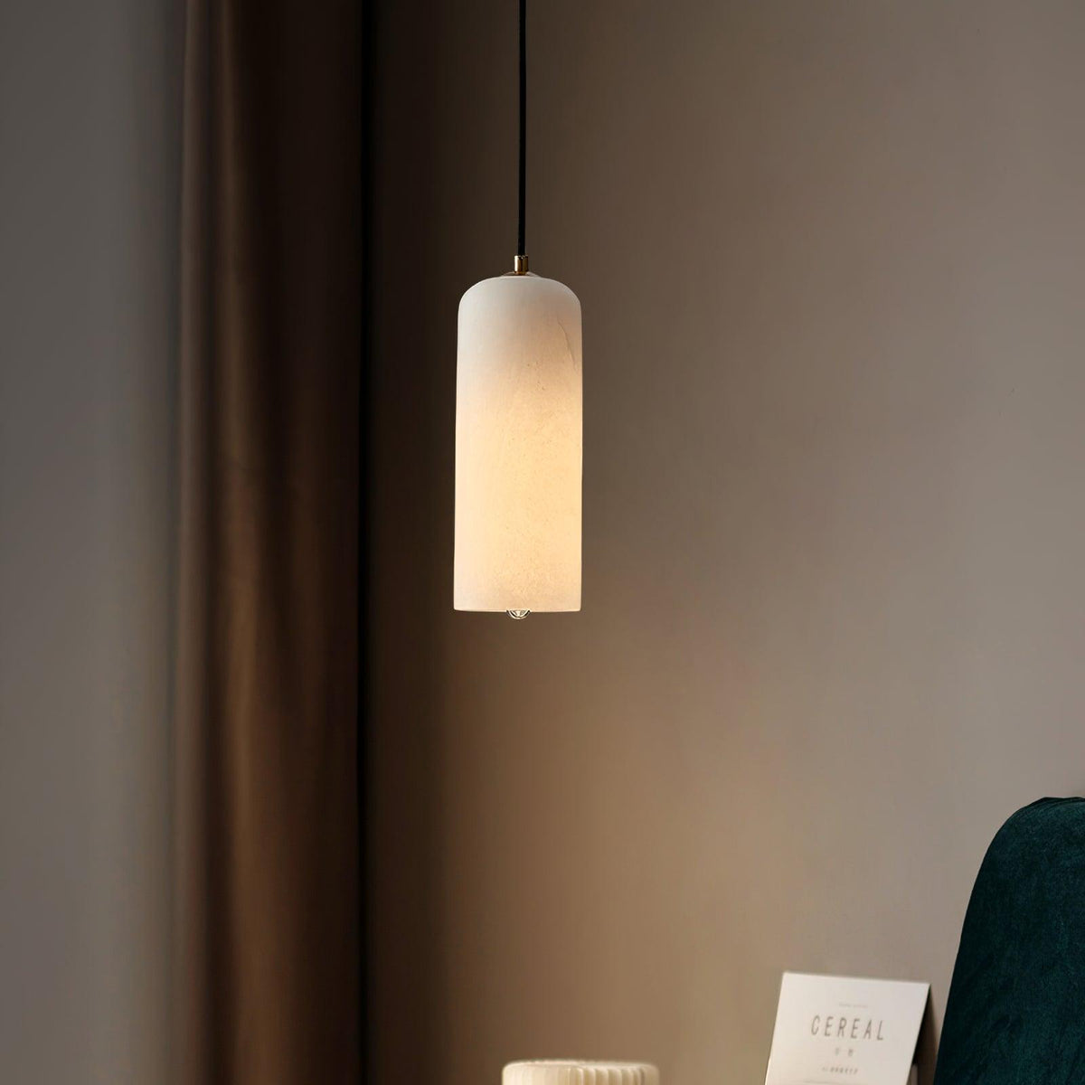 Nivenira Cylindrical Alabaster Pendant Light