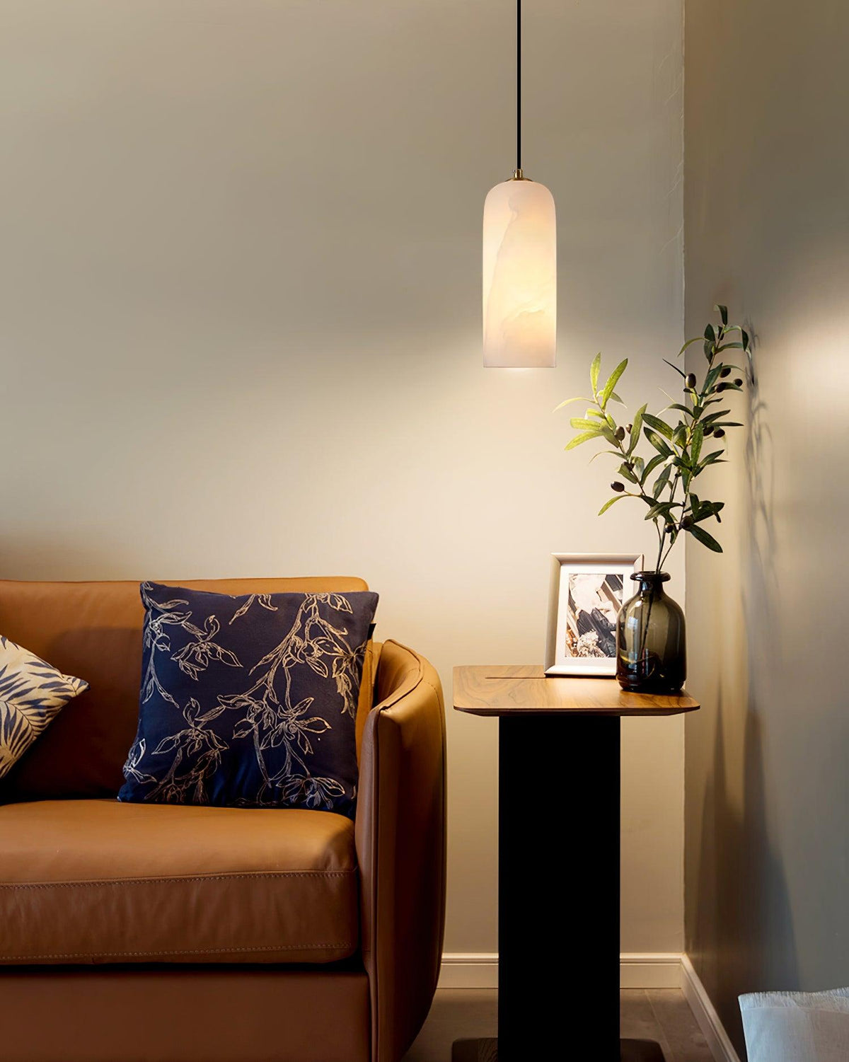 Nivenira Cylindrical Alabaster Pendant Light