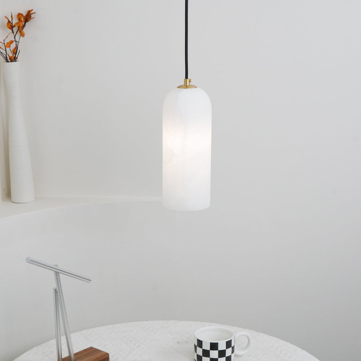 Nivenira Cylindrical Alabaster Pendant Light