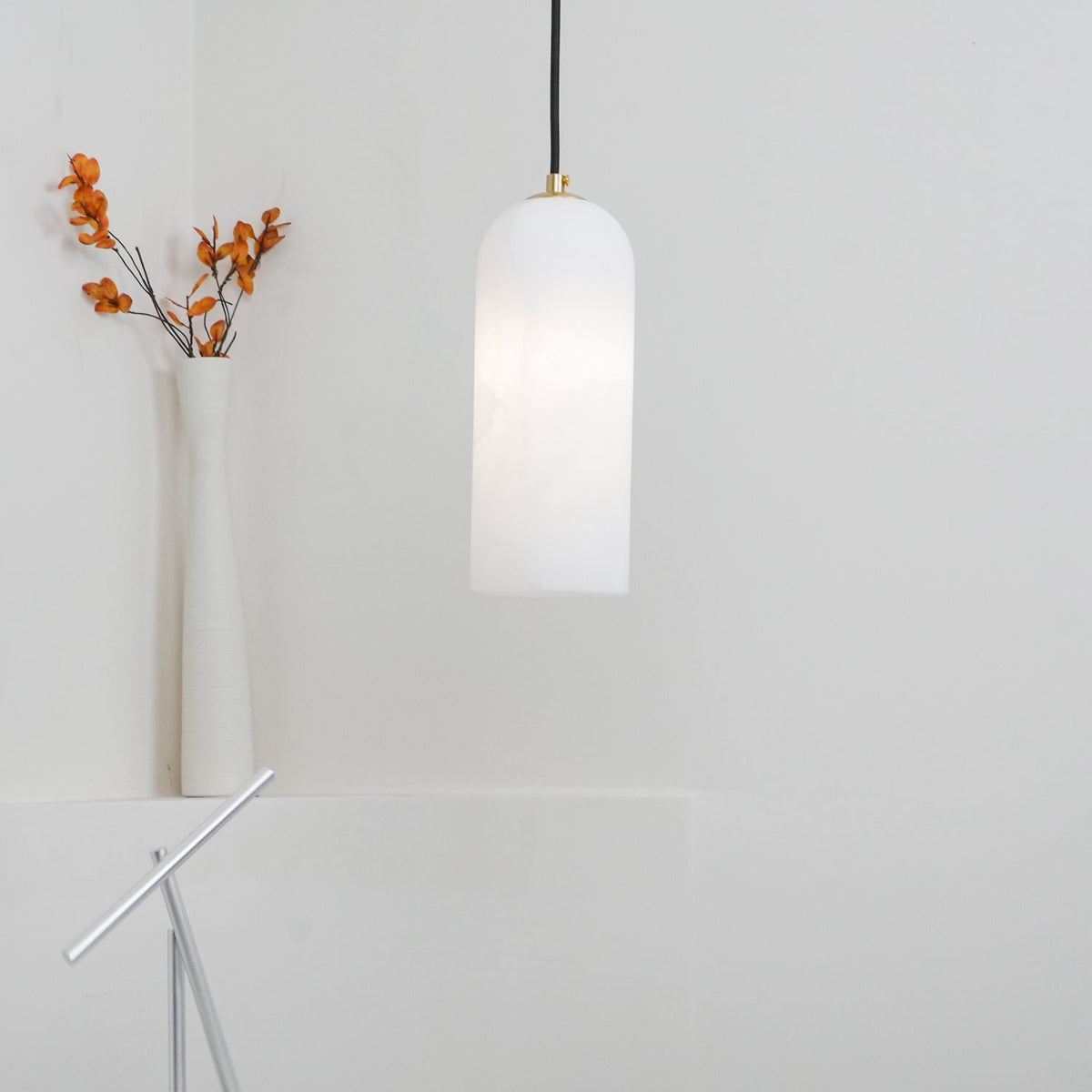 Nivenira Cylindrical Alabaster Pendant Light