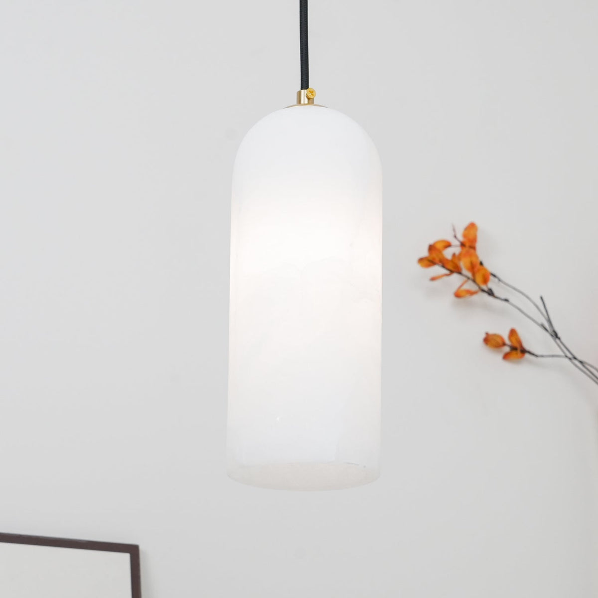 Nivenira Cylindrical Alabaster Pendant Light