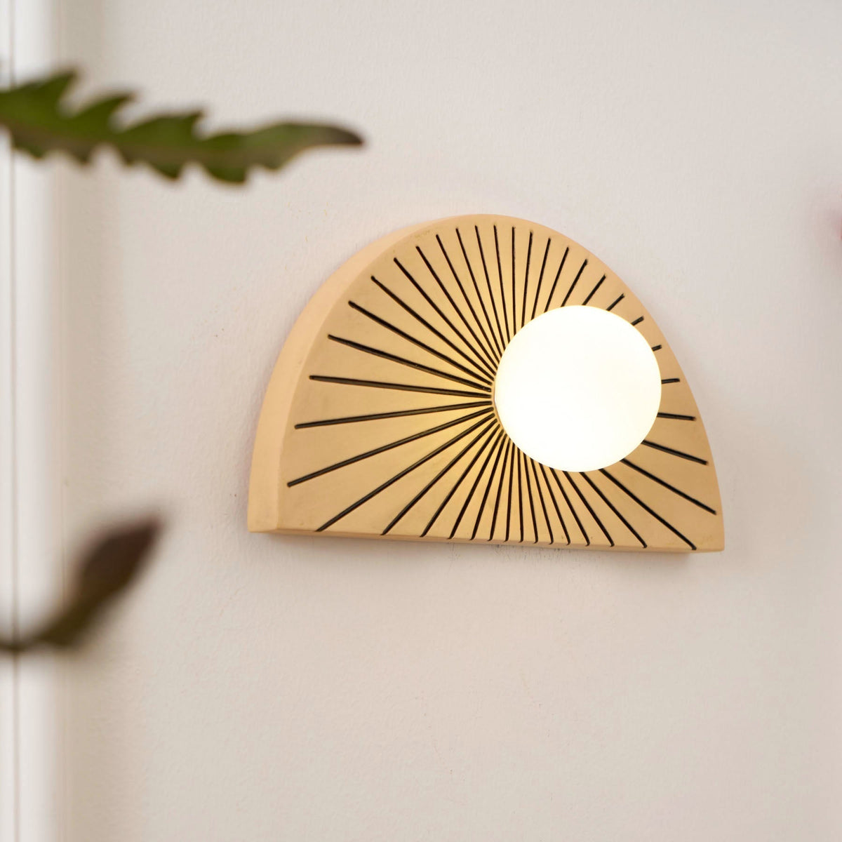 Celaelle Resin Glass Wall Lamp