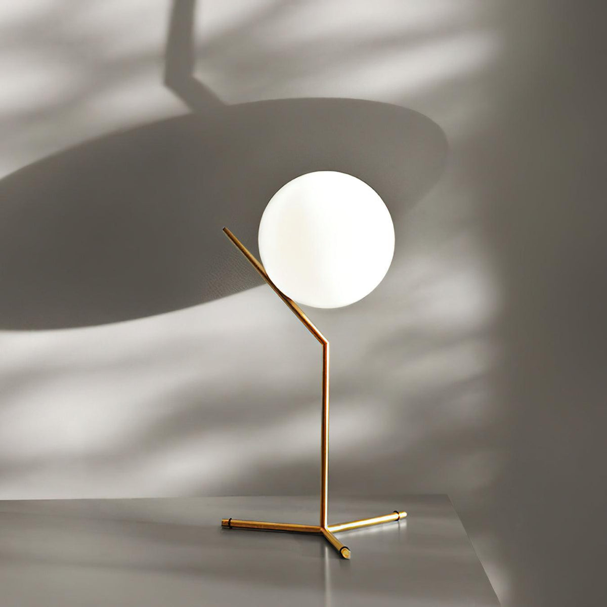 Velirelia Table Lamp