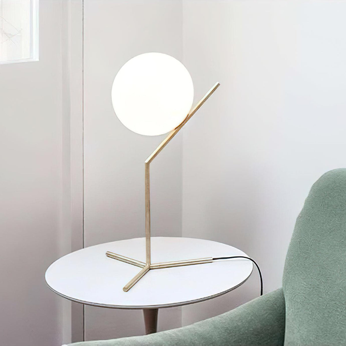 Velirelia Table Lamp