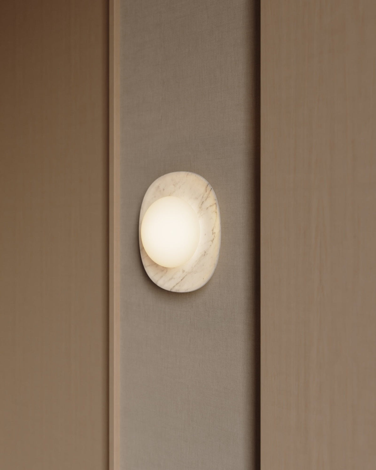 Cinoreth Marble Glass Wall Lamp