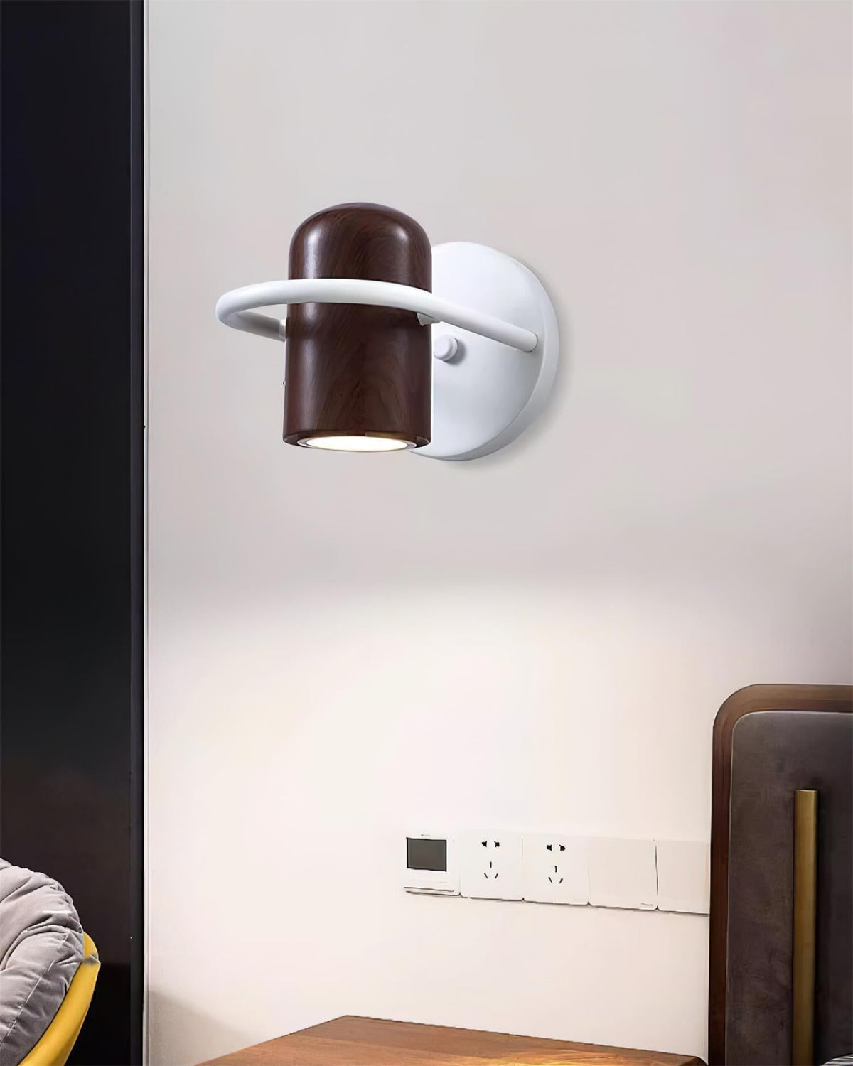 Teriiaine Wall Lamp